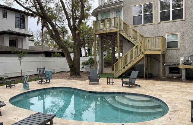 Steps from the beach Luxurious Beach house with Pool 5B4B Sleeps15
