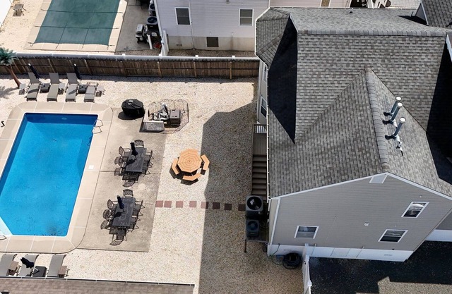 Steps to Beach & Boardwalk! Luxe 7BR Retreat - sleeps 19 - w/Deck + Heated Pool