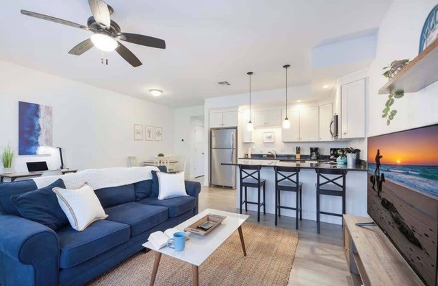 Steps to Beach | King Bed | Hampton Beach Hideaway