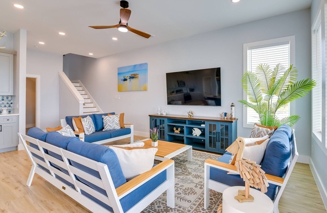 Steps to Beach: Vibrant House in Galveston!