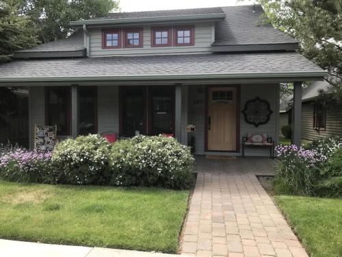 Steps to Downtown & Amazing Views-Hot Tub/Pool/AC