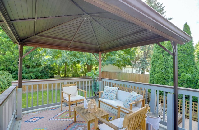 Steps to Lake Erie! Cedar Point Home Base w/Deck