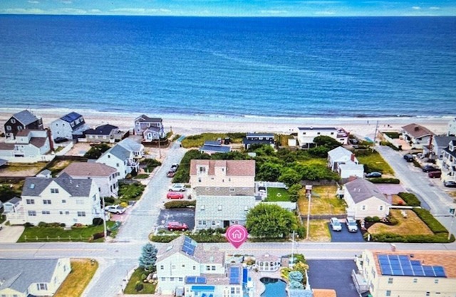 STEPS to Private Beach-7 Beds, 11 guests, Pool, Fenced Yard, River access