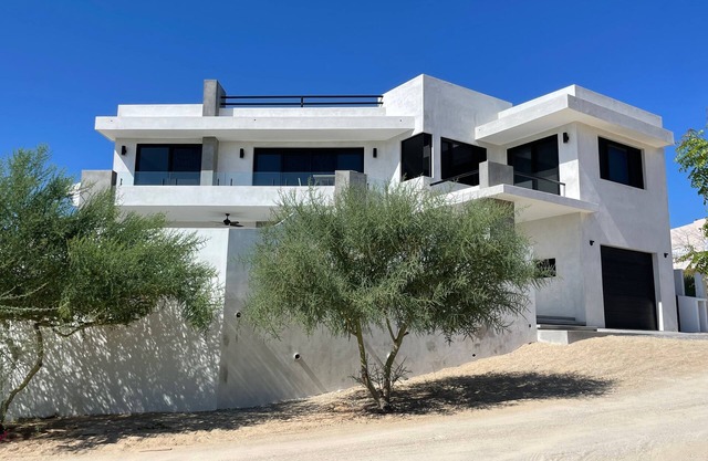 Steps to private beach, stunning views, 3-story 4 bdr 4 bath Villa in La Ventana