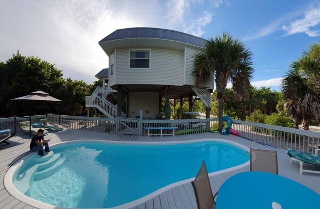 STEPS TO THE BEACH - Private Heated Pool
