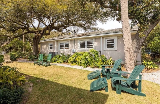 Steps to the Beach! Spacious 7-Bed Home w/Grill