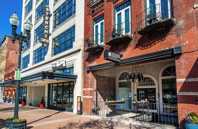 Sterchi Loft Retreat 1BR near TN Theatre