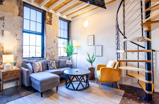 Sterchi Lofts Getaway - Downtown Knoxville