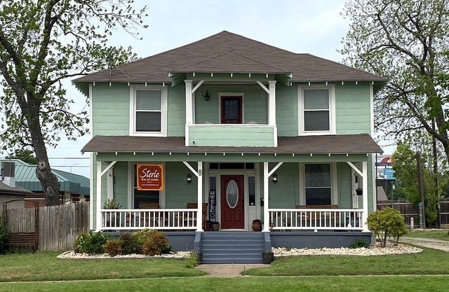 Sterle Historical Home in Downtown Temple - 3 Bedroom Apartment