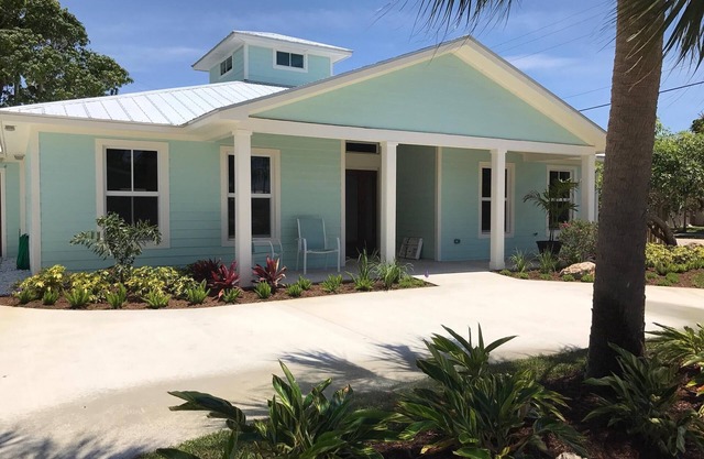-still feels- Almost NEW Vacation Home, built in July 2017!