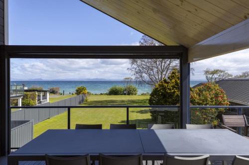 Still Water Retreat - beautiful lake front location and living