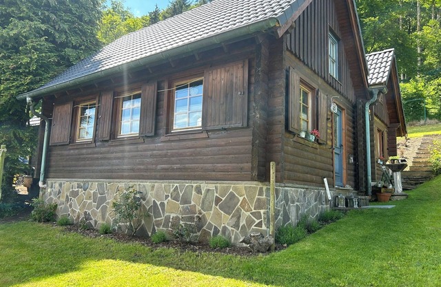 Stilvolle Blockhütte mit Kaminofen - Nähe Nürburgring, Ahrtal und