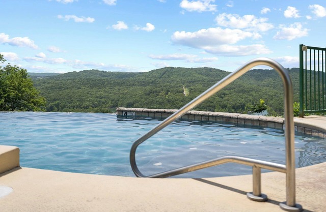 Stone Cliff Relaxation w/Resort Amenities!