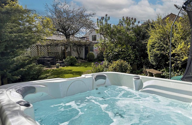 Stone Cottage - Hot Tub, Wooded Garden, Play Area