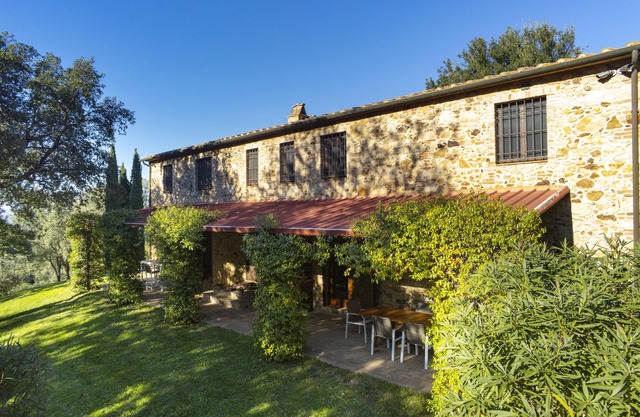 Stone farmhouse with pool and park a few minutes from the sea