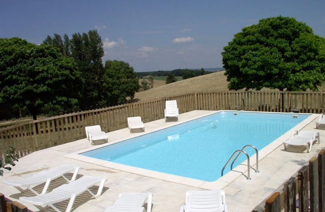 Stone farmhouse with swimming pool on 20ha of meadows and woods