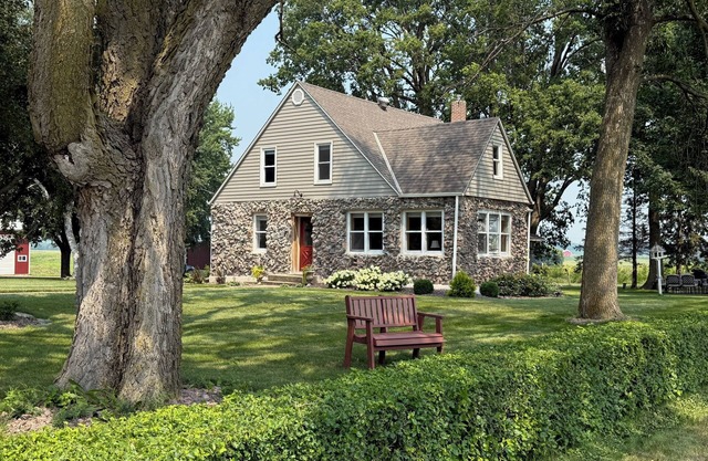 STONE HOUSE FARM — COME ENJOY COUNTRY CHARM!