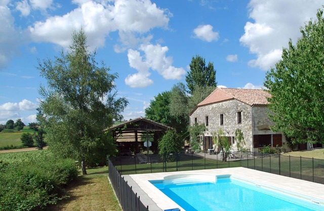 Stone house with a heated pool, views, big garden. Short drive to historic towns