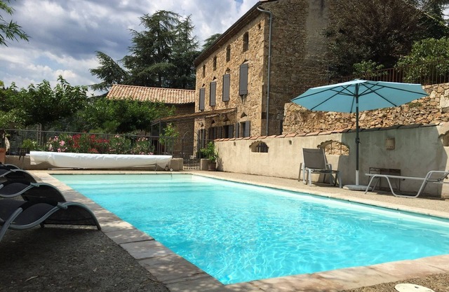 Stone house of character, wooded park, swimming pool, Ardèche