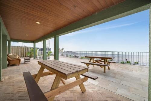 Stones Throw Beachside Bungalow #1 ON THE BEACH