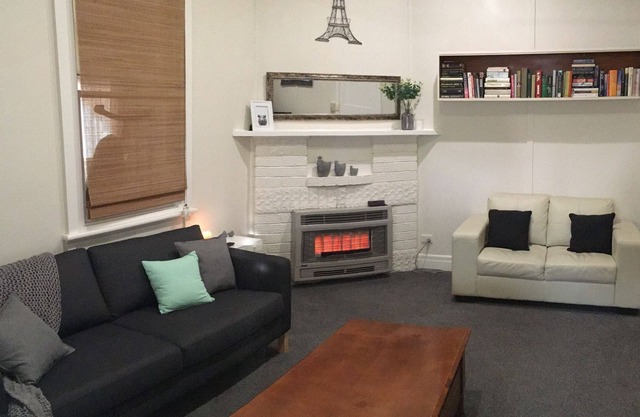 Stones Throw - Comfy Place to Stay