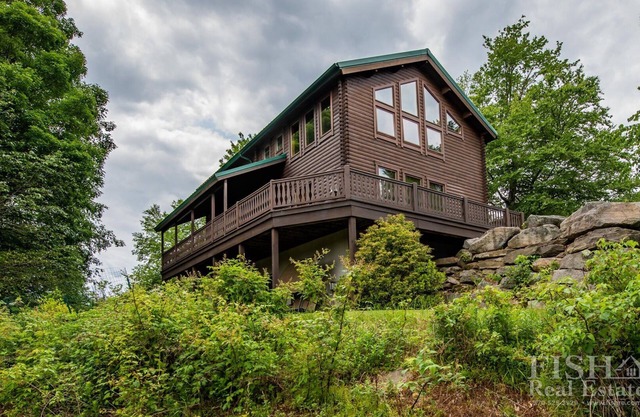 "Stonewall Cabin" is a secluded home with a private pond in Eagles Mere