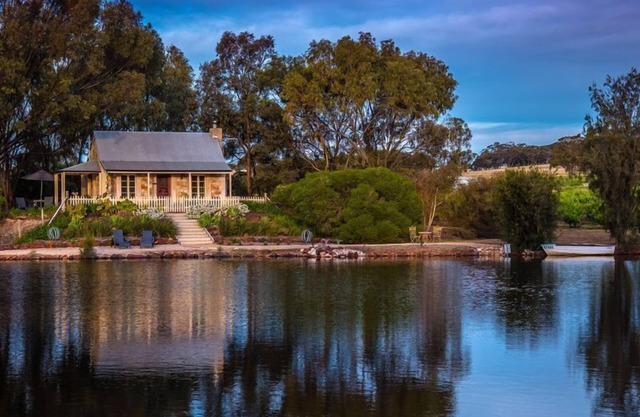 Stonewell Cottages and Vineyards