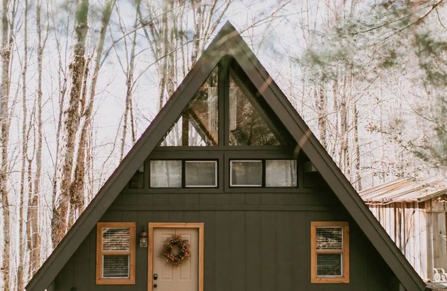 Storybook A-Frame Cabin, 5 Mins to Downtown Boone