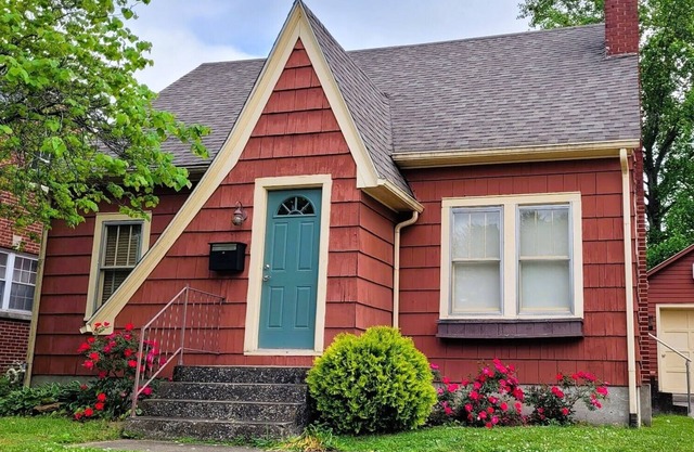Storybook Cottage House Morehead KY 3 BR1.5 bath Downtown Hospital MSU