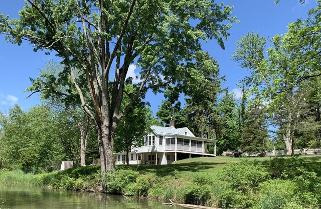 Streamside Classic 1800s w/ addition near Germantown & Hudson