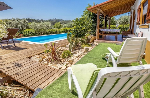 Striking Holiday Home in Carcavelos with Swimming Pool