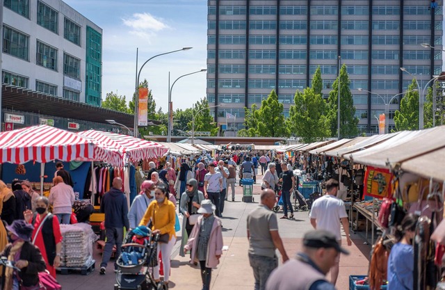 Stroll to Sloterdijk Station, 55sqmt 2-bedroom space