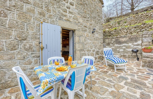 Stunning private villa for 4 people with TV, terrace, panoramic view and parking