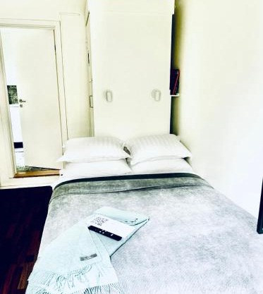Studio 104- Free PARKING onsite -Private entrance