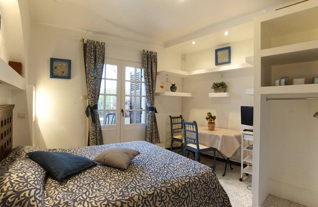 Studio 2 Pers. sur Presquîle de giens, hyeres, var, face à Porquerolles