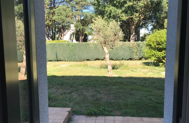 Studio 35m² with large garden, train station 5 min, parking, wifi THD, near beach