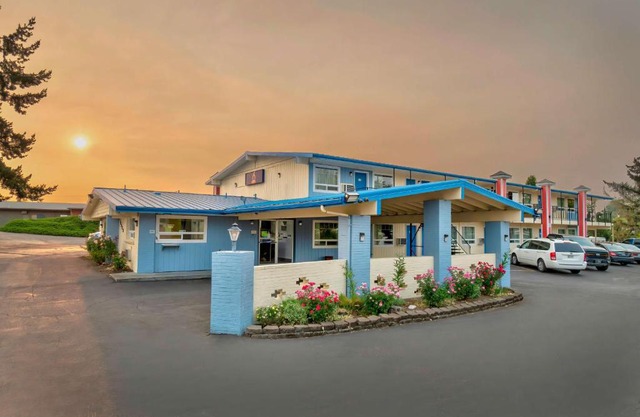 Studio 6 Suites - Albany, OR