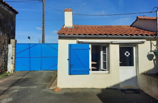 Studio Apartment "Gite Entre Terre Et Mer N1" with Shared Heated Pool, Private Terrace & Wi-Fi