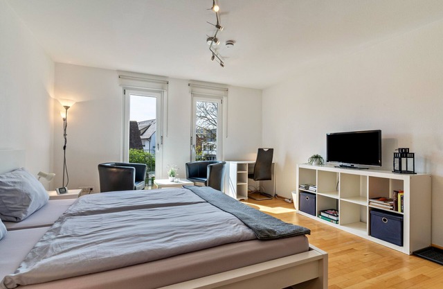Studio Apartment 'Ferienwohnung Lehen - Herr 2' with Shared Garden and Wi-Fi