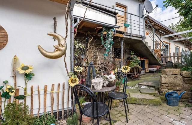Studio Apartment 'Hobbit Lounge' with Shared Pool, Private Terrace and Wi-Fi