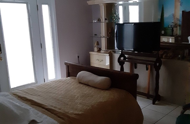 studio apt. attached to house. walking distance to gulf of Mexico