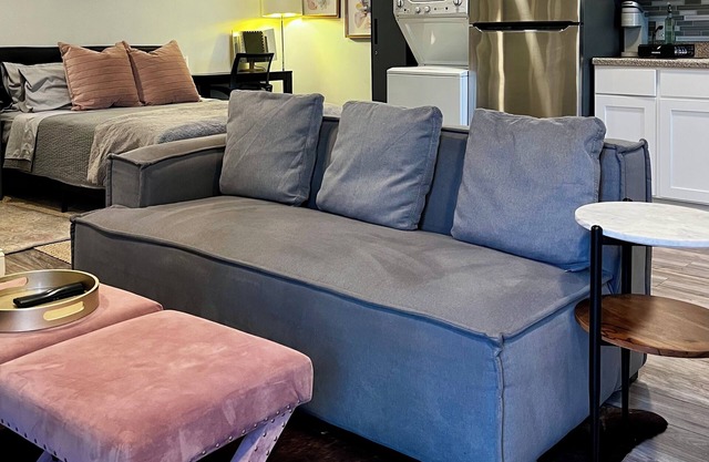 STUDIO apt. nightly or monthly stays with washer, dryer, work space and WiFi