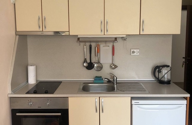 Studio Apt w Free Airport Pickup