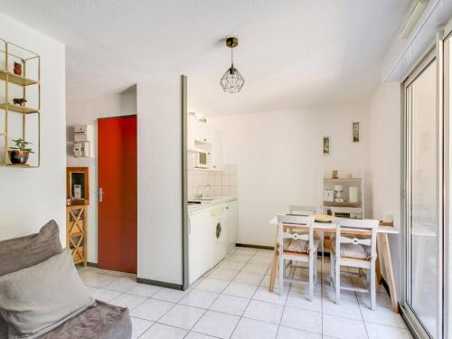 Studio cabine avec parking proche centre Luz-Saint-Sauveur, balcon, pour 4 pers. - FR-1-402-66