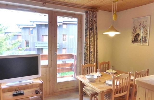 Studio cabine pour 4 à Méribel Mottaret, balcon sud, proche pistes et commerces - FR-1-411-473