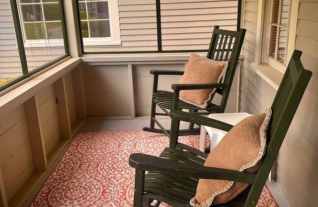 Studio Cottage Getaway Blossoms Cottage #5