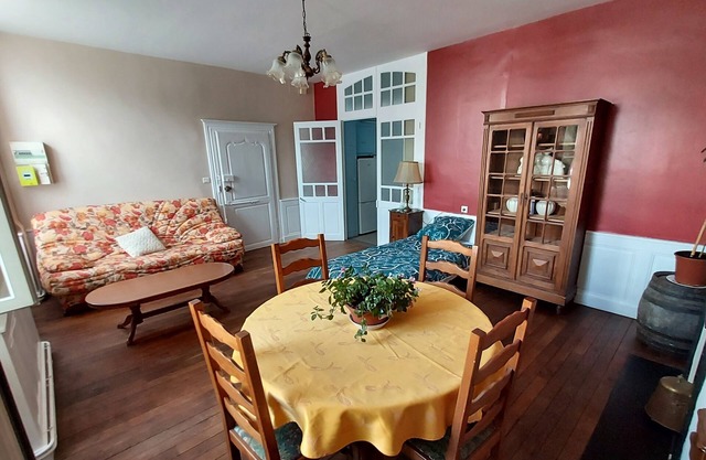 Studio Dans une Demeure de 1780 Alliant Charme et Authenticité