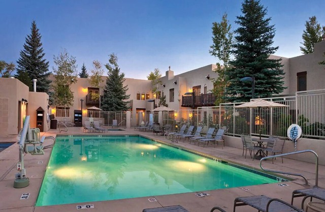 Studio Deluxe w/Kitchenette in Taos! Skiing, Golf, Fishing, Hiking, and more!