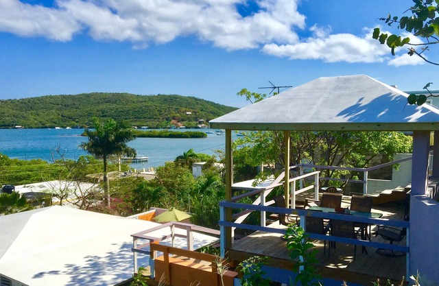 Studio en suite, king/twin beds sleep 3, multi-deck views, early access bag drop