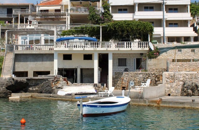 Studio flat near beach Molunat, Dubrovnik (AS-2138-a)